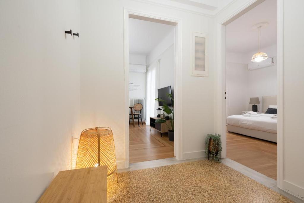 אתונה Vibrant Urban Getaway: Modern 1-Bedroom Near Bars, Parks, And Metro מראה חיצוני תמונה
