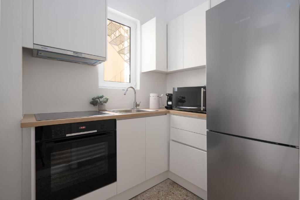 אתונה Vibrant Urban Getaway: Modern 1-Bedroom Near Bars, Parks, And Metro מראה חיצוני תמונה